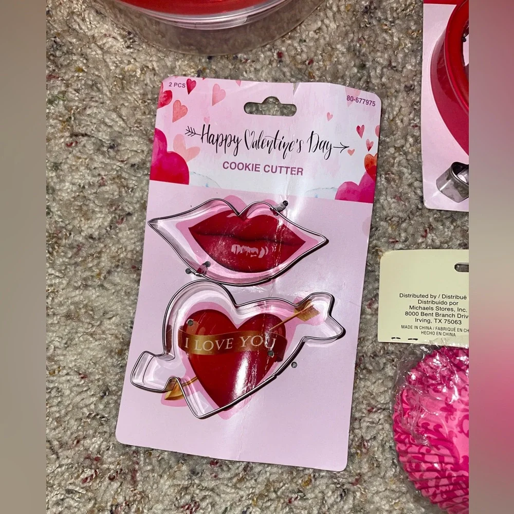 17 piece cute hearts ♥️ bakeware cookie cutting cupcake bundle set